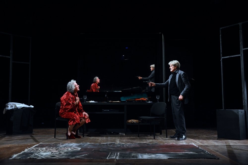 Nota Stonata, 2020 con Carlo Greco, Giuseppe Pambieri, regia di Moni Ovadia. Golden Show, Roma per gentile concessione di Golden Show Trieste